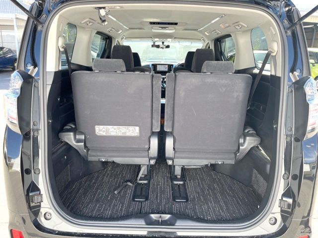 TOYOTA VELLFIRE 2015