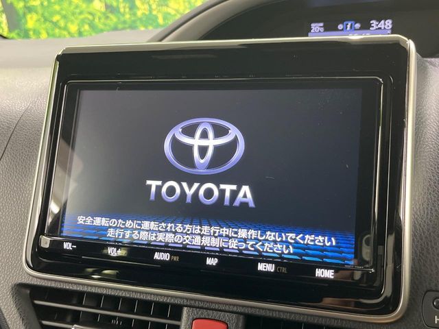 TOYOTA VOXY 2019