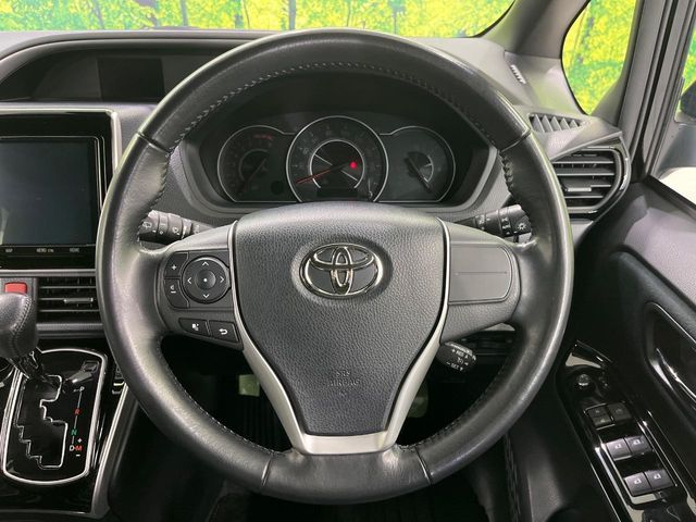 TOYOTA VOXY 2019