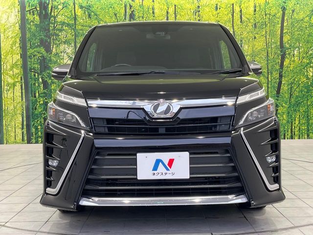 TOYOTA VOXY 2019