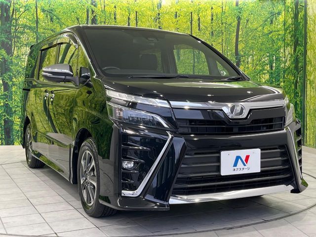 TOYOTA VOXY 2019