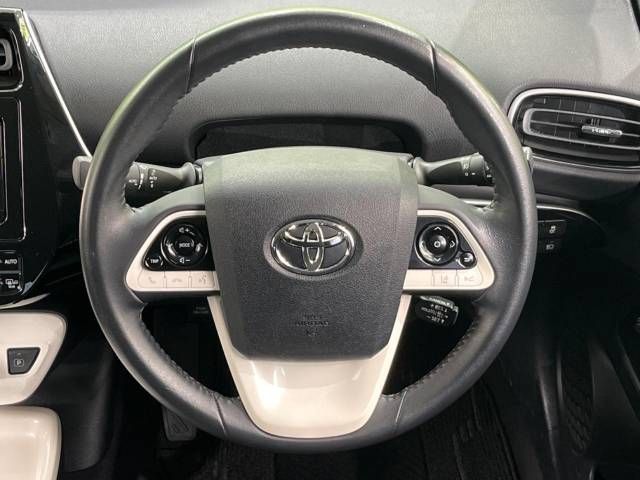 TOYOTA PRIUS 2016