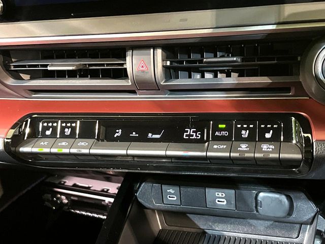 TOYOTA PRIUS 4WD 2023