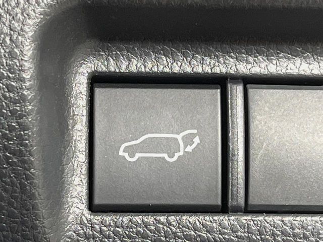 TOYOTA HARRIER 2WD 2022