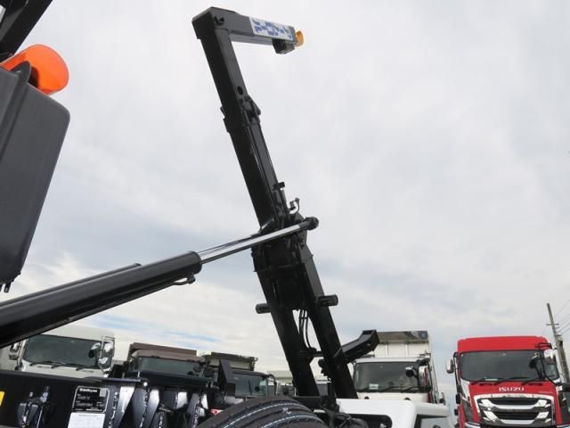 MITSUBISHI CANTER 2024