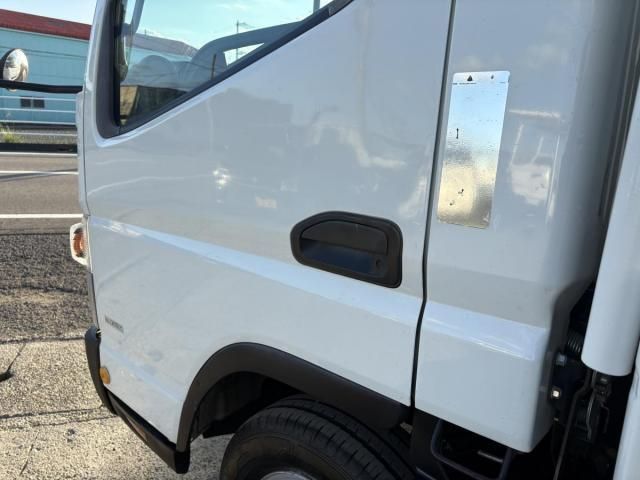 MITSUBISHI CANTER 2013