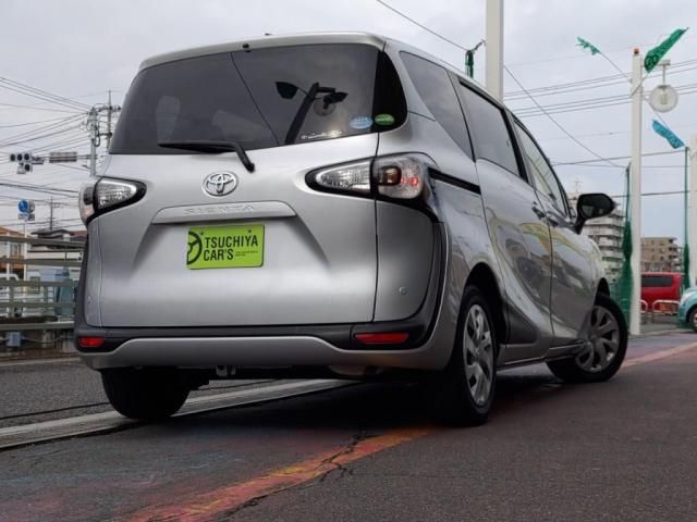 TOYOTA SIENTA 2016