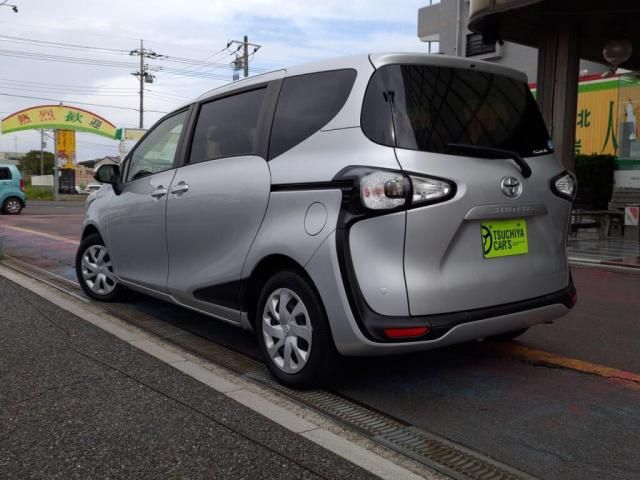 TOYOTA SIENTA 2016