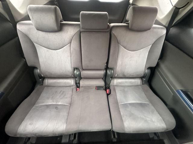 TOYOTA PRIUS Alpha 2012