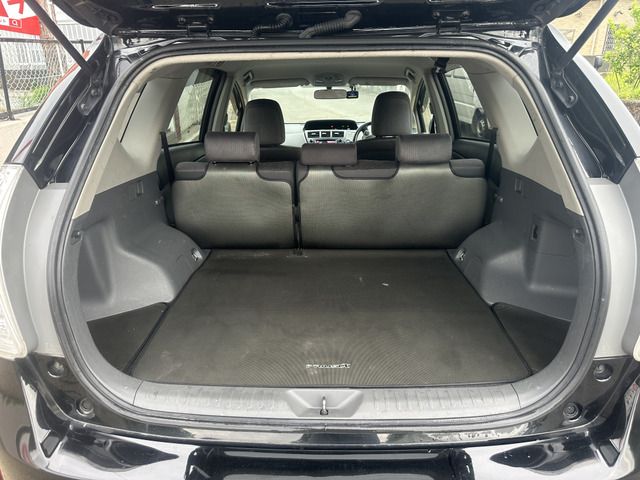 TOYOTA PRIUS Alpha 2012