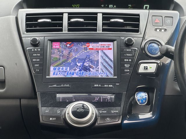 TOYOTA PRIUS Alpha 2012