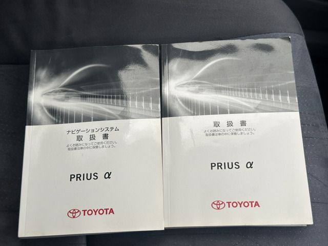 TOYOTA PRIUS Alpha 2012