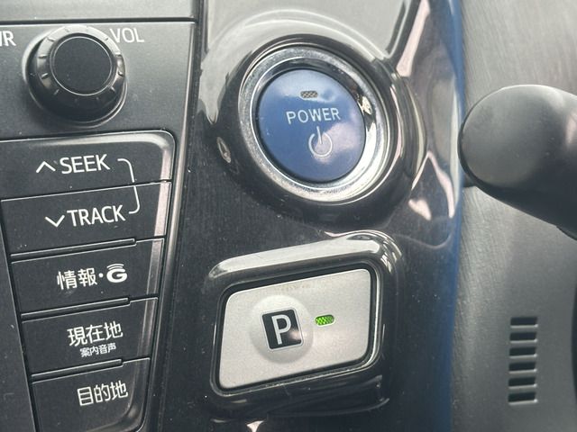 TOYOTA PRIUS Alpha 2012