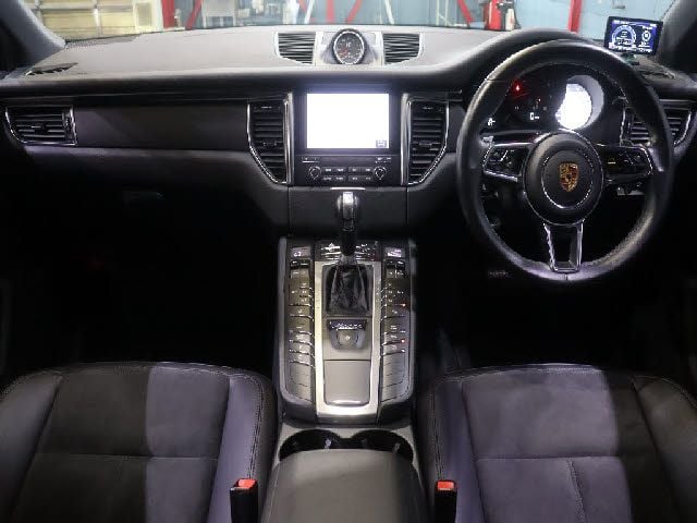 PORSCHE PORSCHE Macan 2018
