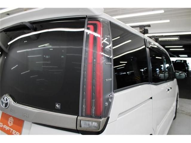 TOYOTA NOAH 2019