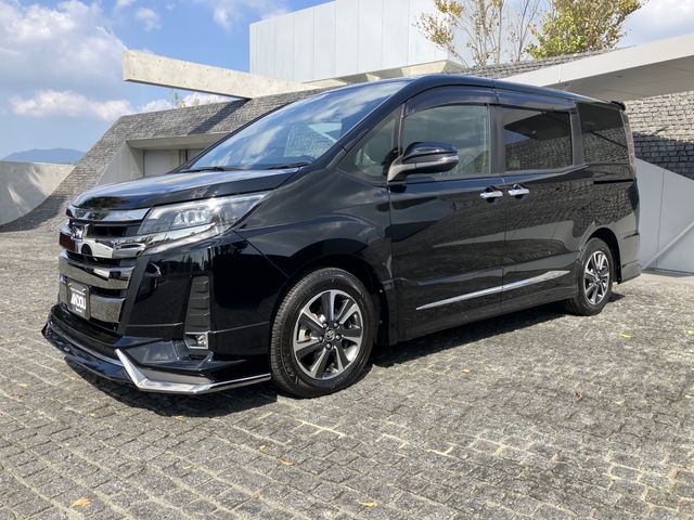 TOYOTA NOAH 2018