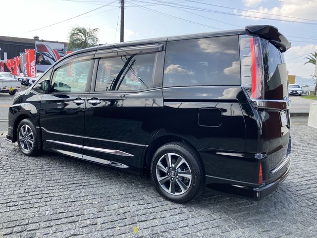 TOYOTA NOAH 2018