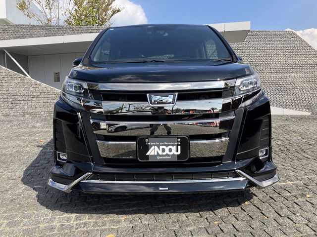 TOYOTA NOAH 2018