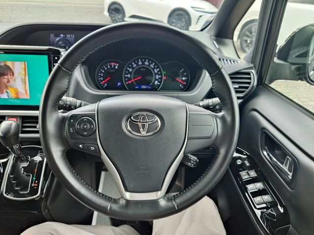 TOYOTA NOAH 2018