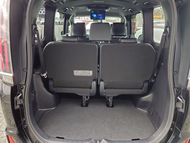 TOYOTA NOAH 2018