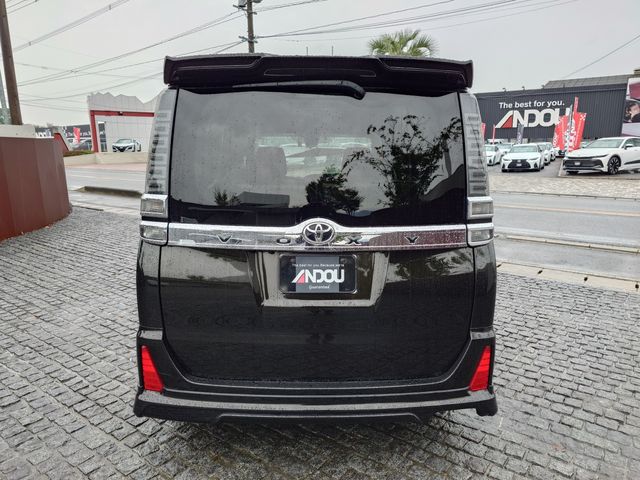 TOYOTA VOXY 2017