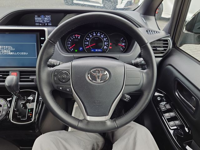 TOYOTA VOXY 2017