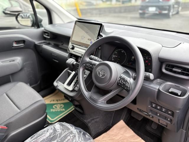 TOYOTA SIENTA HYBRID 2025