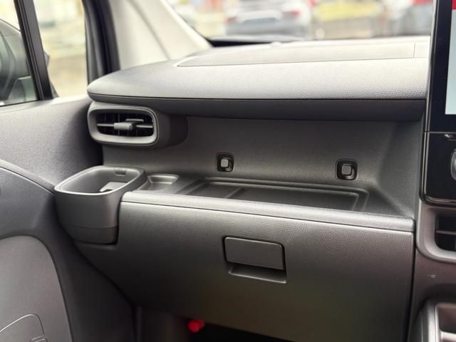 TOYOTA SIENTA HYBRID 2025