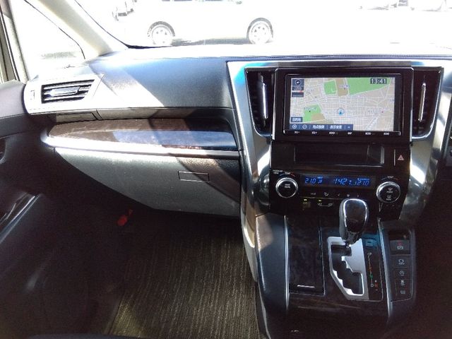 TOYOTA VELLFIRE 4WD 2018