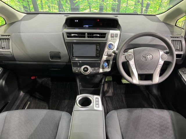 TOYOTA PRIUS Alpha 2015