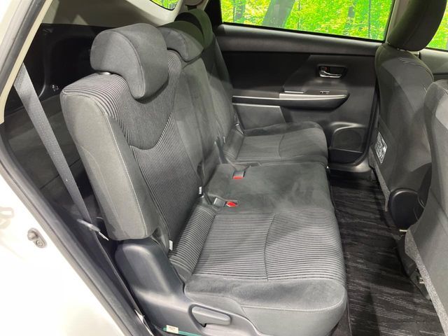 TOYOTA PRIUS Alpha 2015