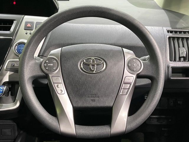 TOYOTA PRIUS Alpha 2015