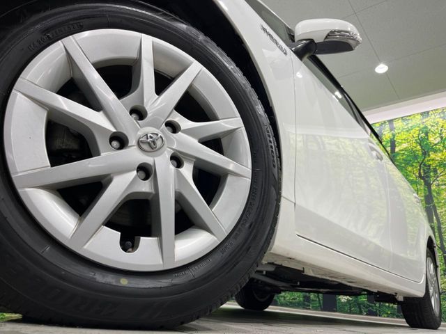 TOYOTA PRIUS Alpha 2015