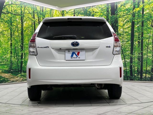 TOYOTA PRIUS Alpha 2015