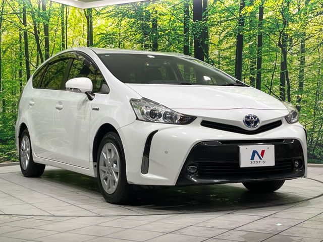 TOYOTA PRIUS Alpha 2015