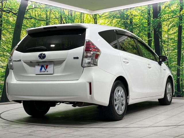TOYOTA PRIUS Alpha 2015