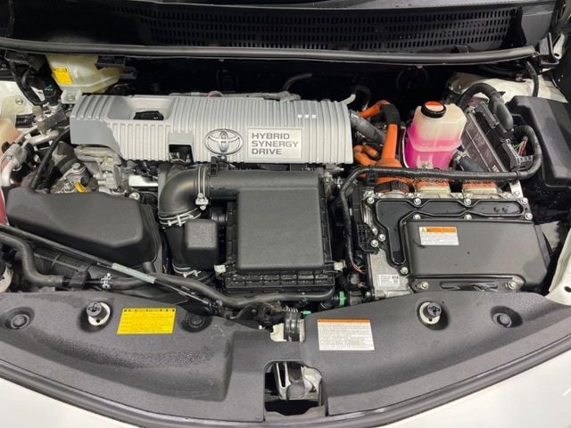 TOYOTA PRIUS Alpha 2015