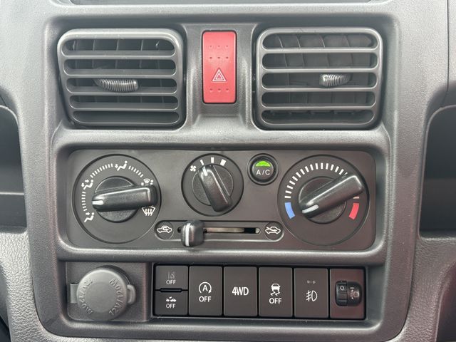 NISSAN NT100 CLIPPER 4WD 2023