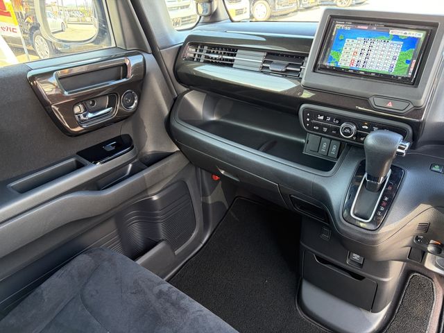 HONDA N BOX CUSTOM 2020