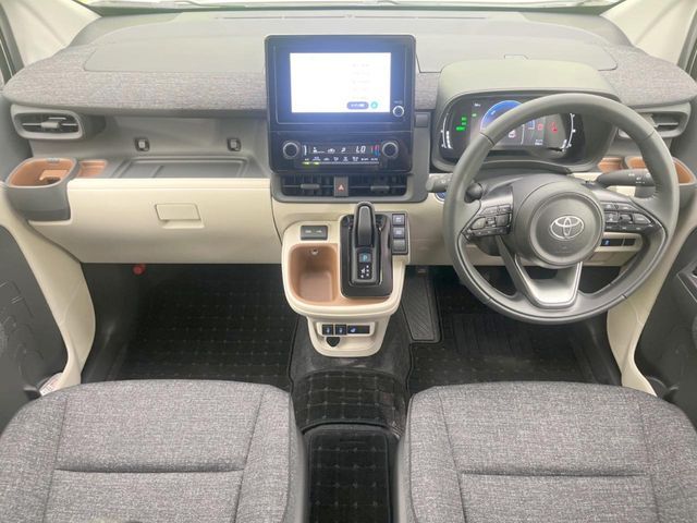 TOYOTA SIENTA HYBRID 2024