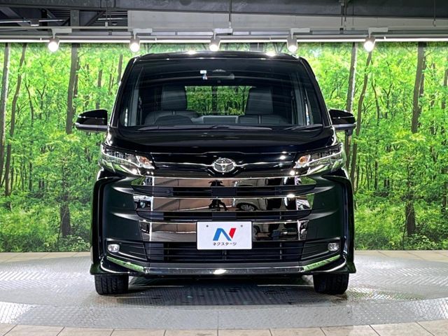 TOYOTA NOAH 2022
