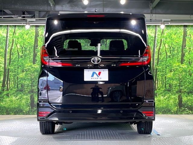 TOYOTA NOAH 2022