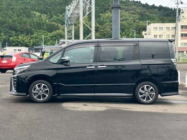 TOYOTA VOXY 2021