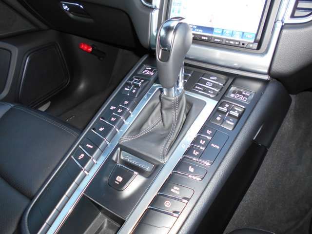 PORSCHE PORSCHE Macan 2015