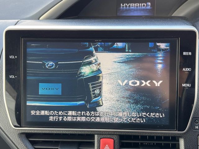 TOYOTA VOXY HYBRID 2017