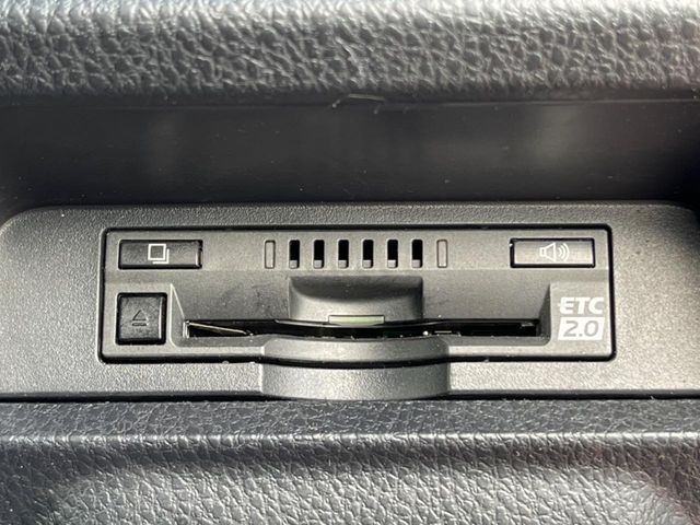 TOYOTA VOXY HYBRID 2017