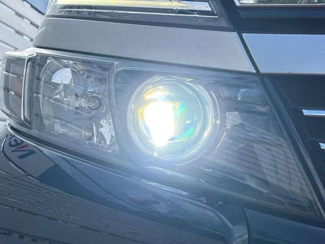 TOYOTA VOXY HYBRID 2017