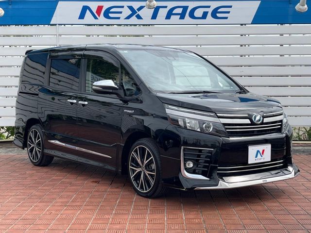 TOYOTA VOXY HYBRID 2017