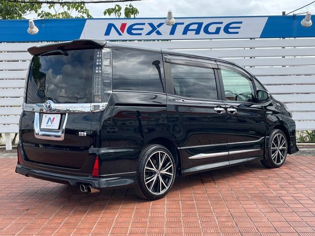 TOYOTA VOXY HYBRID 2017