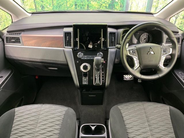 MITSUBISHI DELICA D:5 4WD 2024